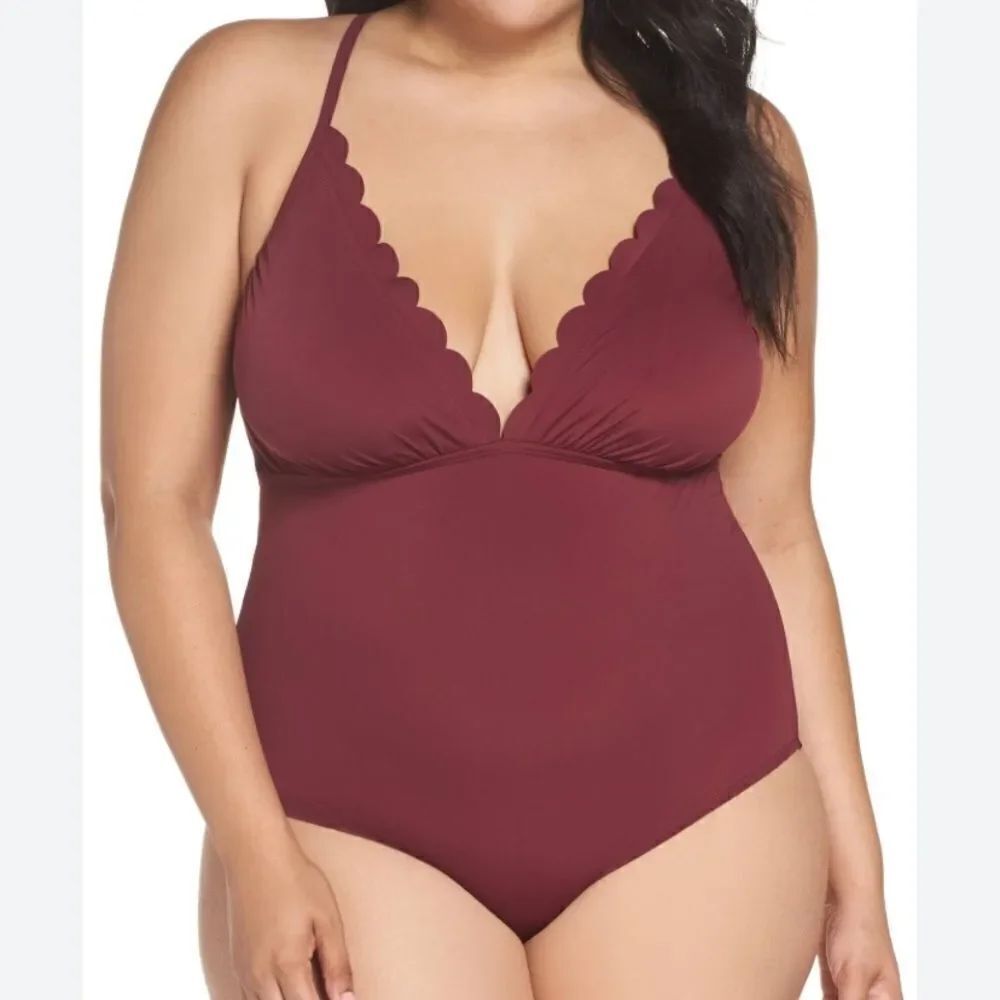 La Blanca Petal Pusher One-Piece Burgundy Wine Color Swimsuit in Size US 6